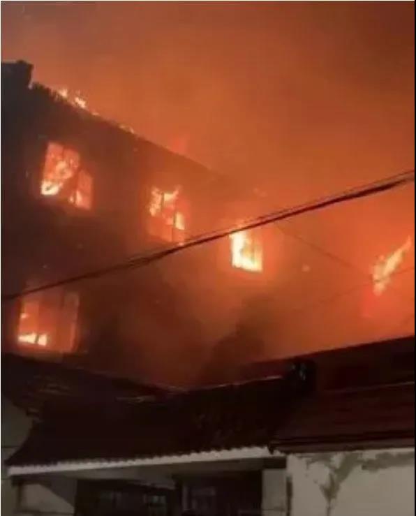 ͻ������һ�һ�����ͷ������ը������10�����¹�5��10�ˣ�